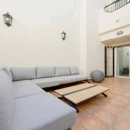 3-story Townhouse For 7, Newly Renovated, Terrace, Bbq, And Access In Arenal, Holiday home