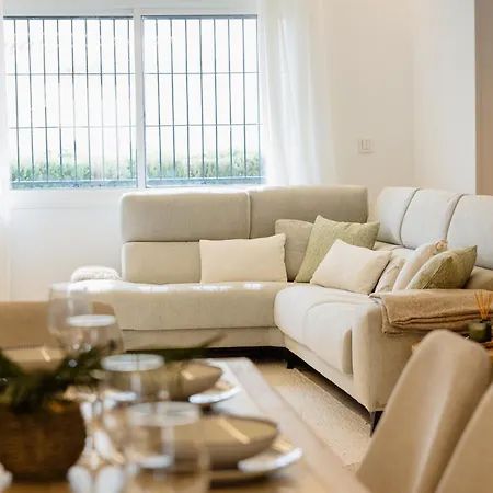 Holiday home 3-story Townhouse For 7, Newly Renovated, Terrace, Bbq, And Access In Arenal,