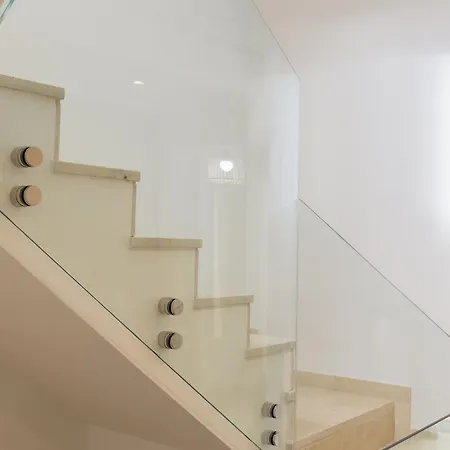 3-story Townhouse For 7, Newly Renovated, Terrace, Bbq, And Access In Arenal, Holiday home Marbella