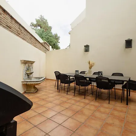 3-story Townhouse For 7, Newly Renovated, Terrace, Bbq, And Access In Arenal, Holiday home Marbella