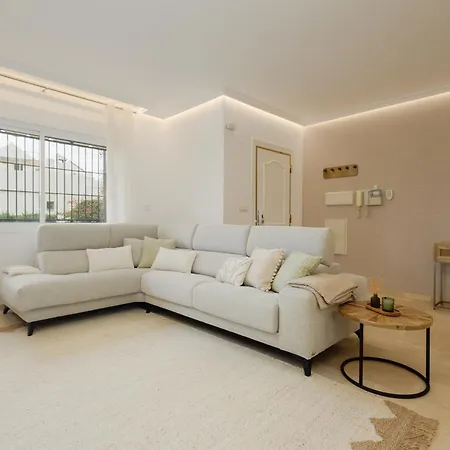 3-story Townhouse For 7, Newly Renovated, Terrace, Bbq, And Access In Arenal, Holiday home *
