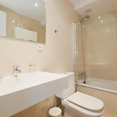 3-story Townhouse For 7, Newly Renovated, Terrace, Bbq, And Access In Arenal, * Marbella