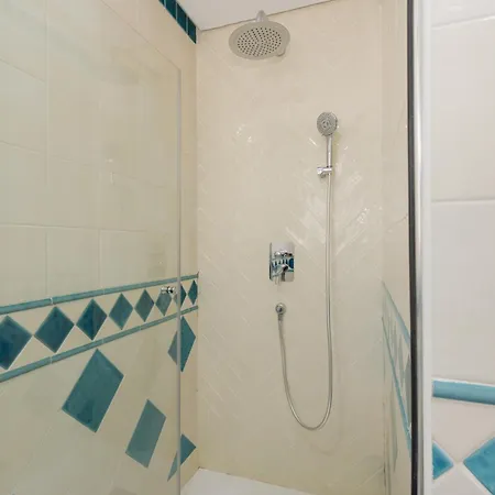 3-story Townhouse For 7, Newly Renovated, Terrace, Bbq, And Access In Arenal, Holiday home Marbella