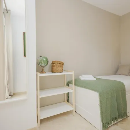 3-story Townhouse For 7, Newly Renovated, Terrace, Bbq, And Access In Arenal, *