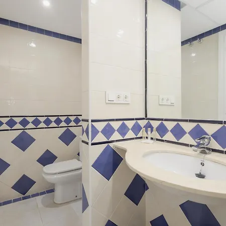 Holiday home 3-story Townhouse For 7, Newly Renovated, Terrace, Bbq, And Access In Arenal, *
